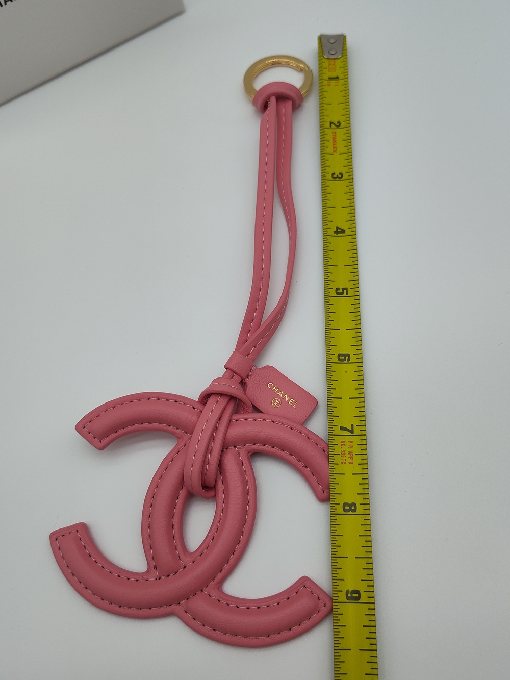 CHANEL Makeup Promotional Pink Lambskin Leather CC Logo Bag Charm Gold Hardware - Picture 7 of 8